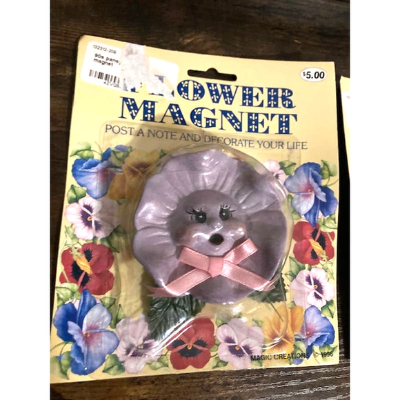 Vintage 90's FLOWER Magnets - Kitschy Magnetic Flowers - 2 Piece Set - Picture 5 of 8